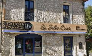 la jolie cour